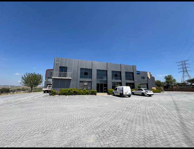 2,499M² WAREHOUSE FOR SALE IN SAMRAND BUSINESS PARK